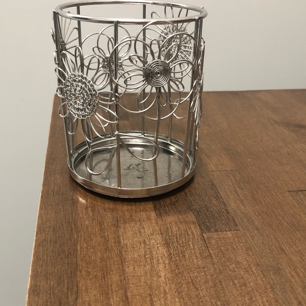 Silver Floral Metal Holder